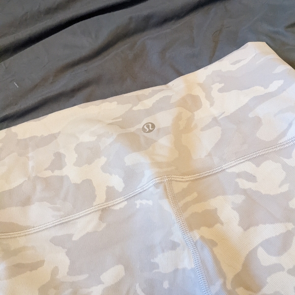 Lululemon Camo - Picture 3 of 4